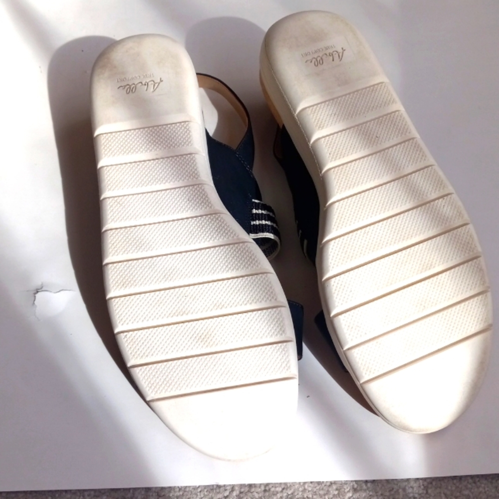 Memory Foam Sandals - image 4